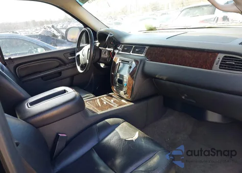 2010 GMC Yukon Xl 1500 Denali z USA, uszkodzony, nr VIN 1GKUCMEF8AR175871